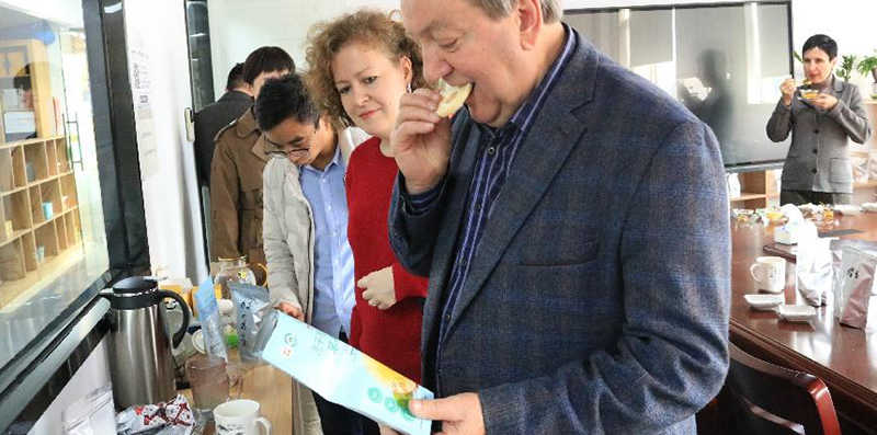  Des clients russes ont visité l’usine de production BOLAIKE dans le Jiangsu, ont effectué une inspection sur place de l’équipement de lyophilisation et sont parvenus à un accord préliminaire de coopération.